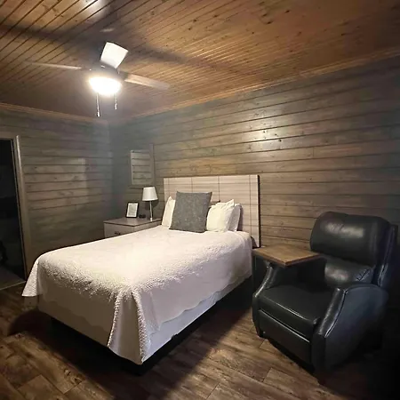 Turn On Inn Lake Village Room photo