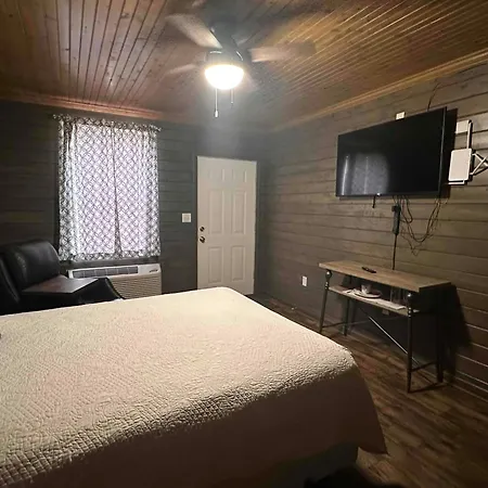 Turn On Inn Lake Village Room photo