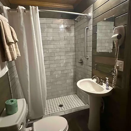 Turn On Inn Lake Village Room photo