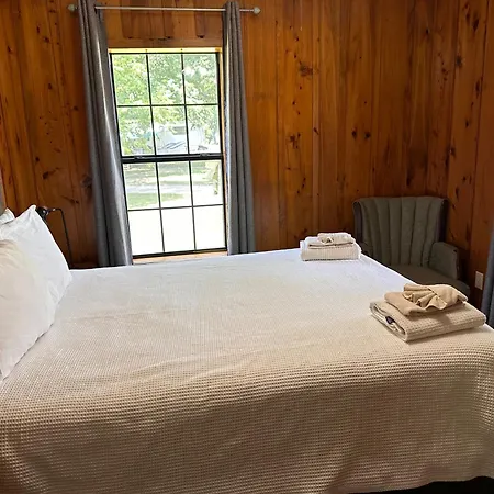 Turn On Inn Lake Village Room photo