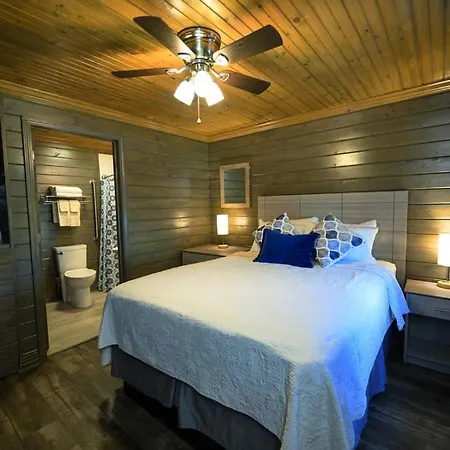 Turn On Inn Lake Village Room photo