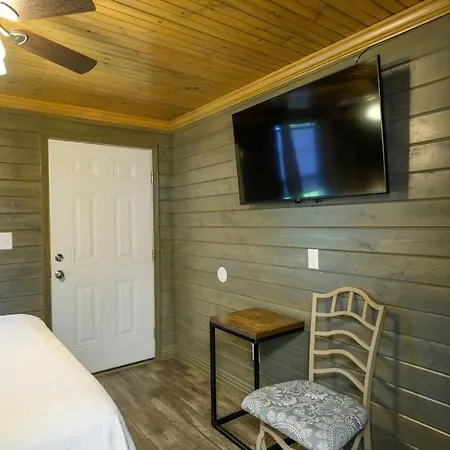 Turn On Inn Lake Village Room photo