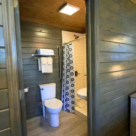 Turn On Inn Lake Village Room photo